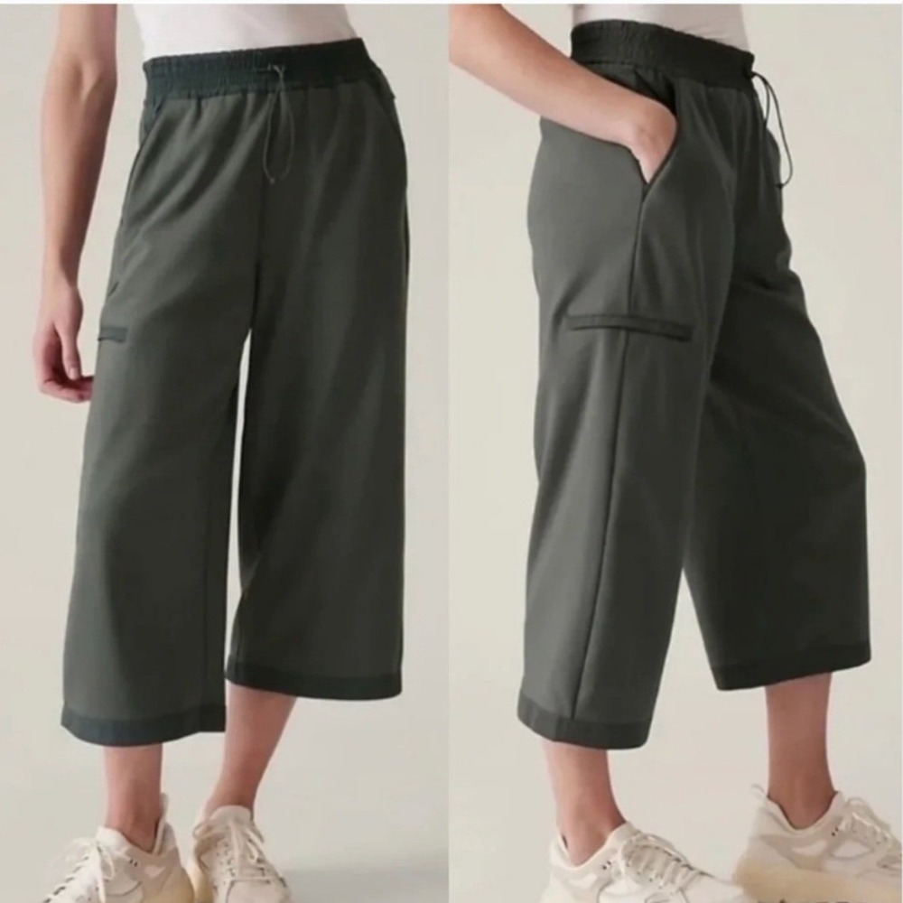 Athleta Triumph Hybrid Wide Leg Crop Pant Stretchy Studio Gym Bali Green Size M